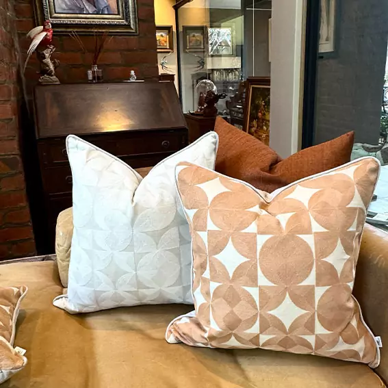 MoJo Lavish – Cover